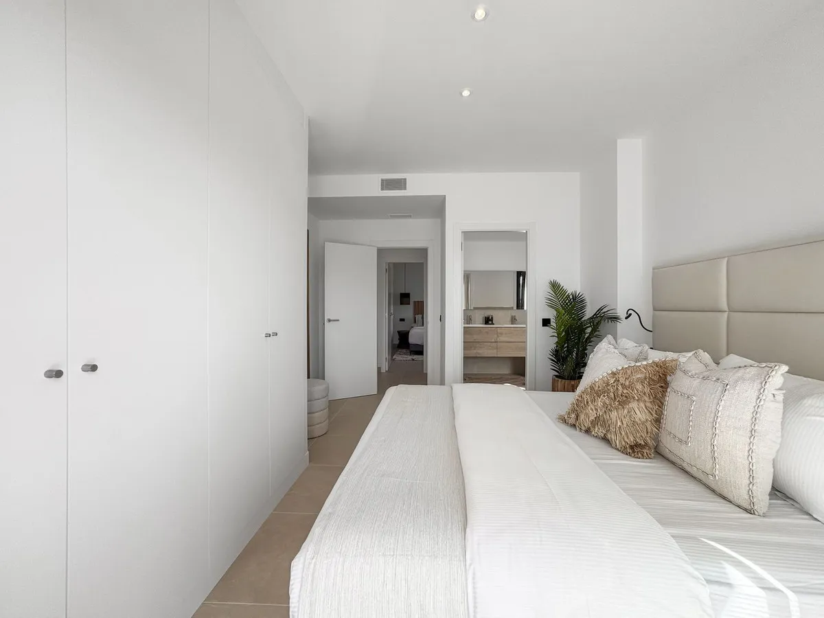 7fa6d89e-a55c-4160-94d8-5d70677d1e9f