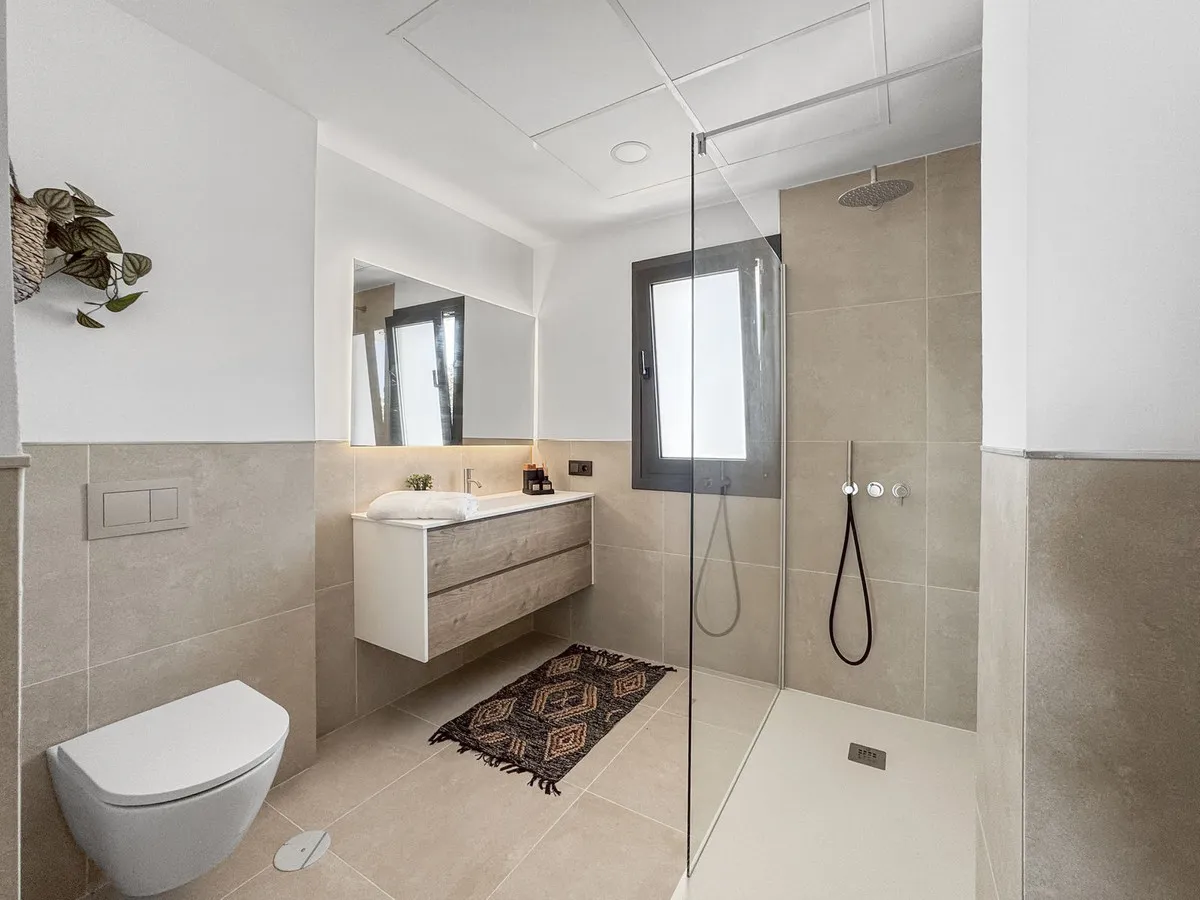 8b470075-26a5-4281-97bf-fbd5c38a9193