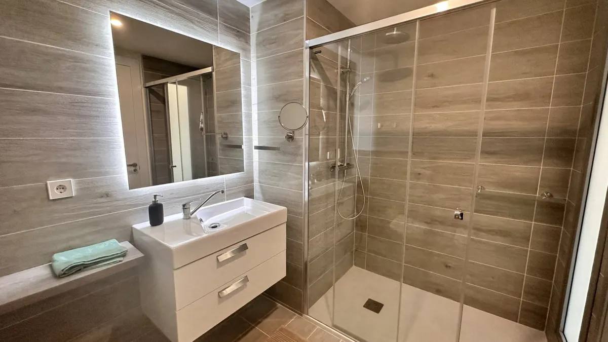 8bc1cb6f-9a9c-41f6-aaa8-0b6c3affe28b