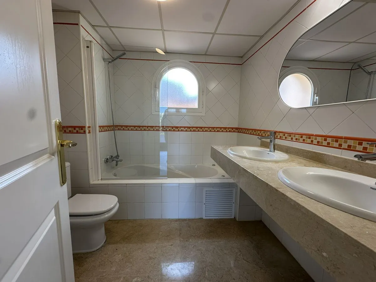 4b7e1ba0-97cc-43c9-959e-7c3dfdab649a