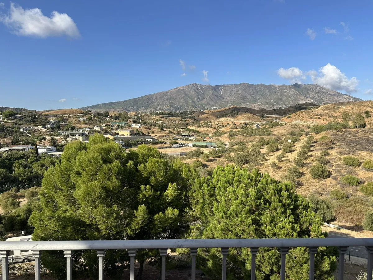 4c384025-a5ec-4f46-b882-6a8229695cb9