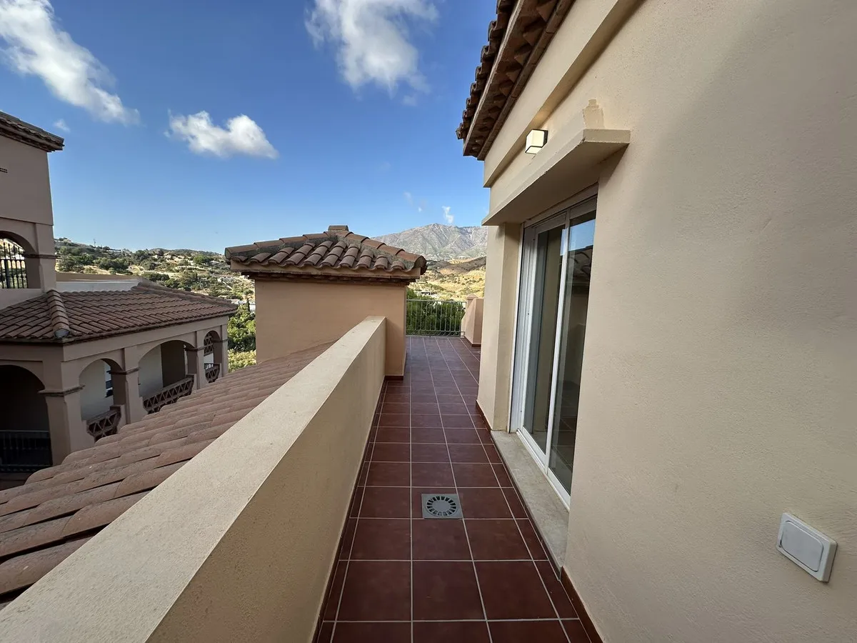 8f12f2a2-b4b6-4caa-b878-8caad05f091b