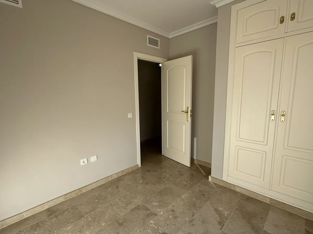 e8f0159a-2041-44a5-a258-1152a1e3f440