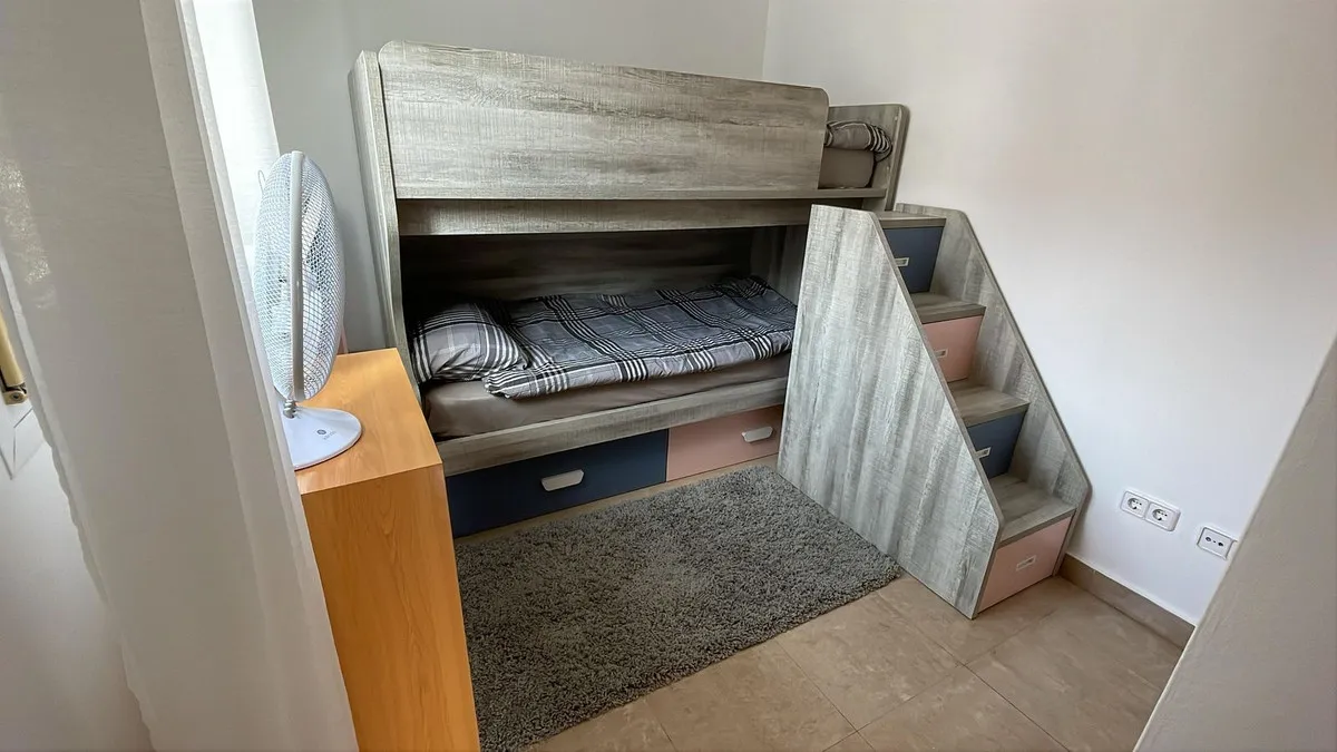 eb34c359-034a-4e81-9094-9934e03ad39b