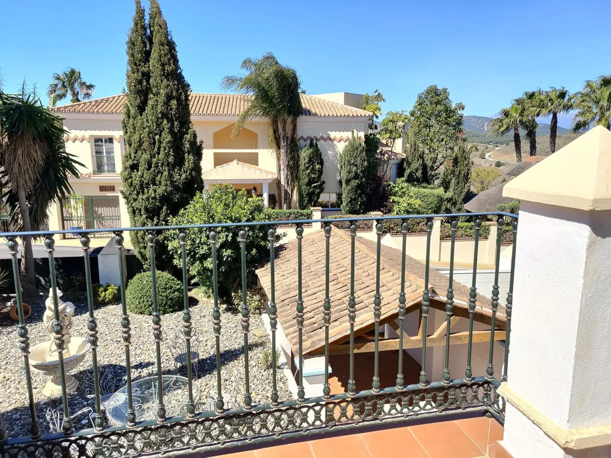 01dfb80f-4dcf-44e1-bd6b-858ebb1b478e