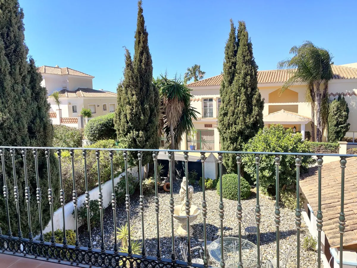 2f5714f2-857c-48dc-8b1d-d3f3c433f394