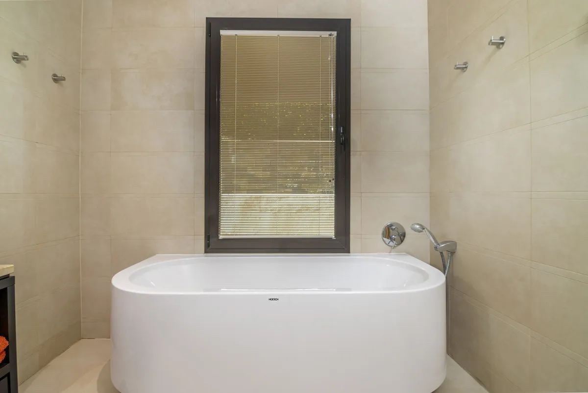 3e385ae6-86b0-4fdd-b899-447c773e760c