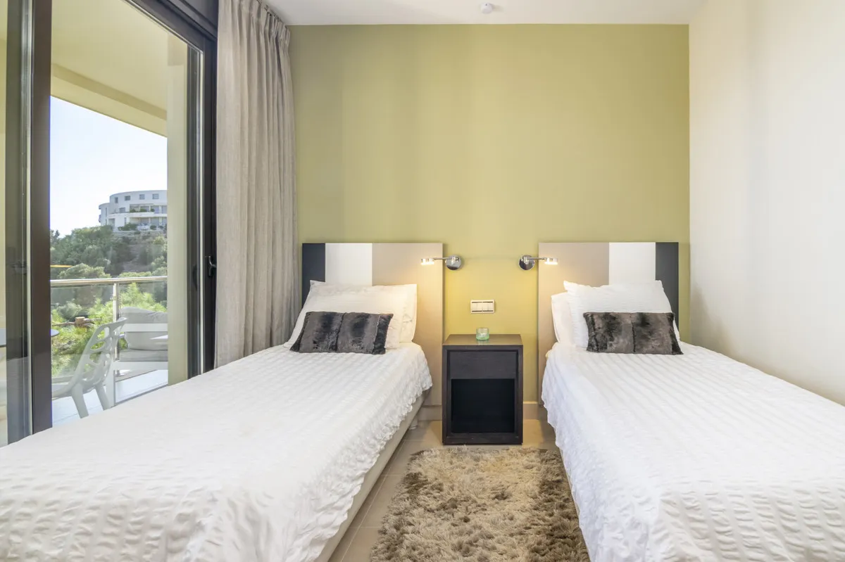 74375d72-eaba-41ef-9fbb-8172d6a2f48b