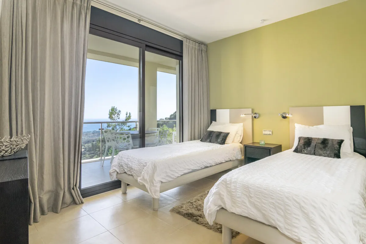 8cbf4019-e87d-42a1-8382-004f931e5acb