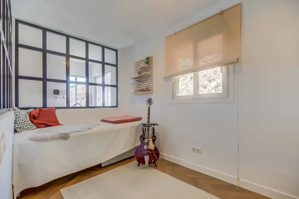 73e0404a-a277-4c81-9918-9a21d1057a19