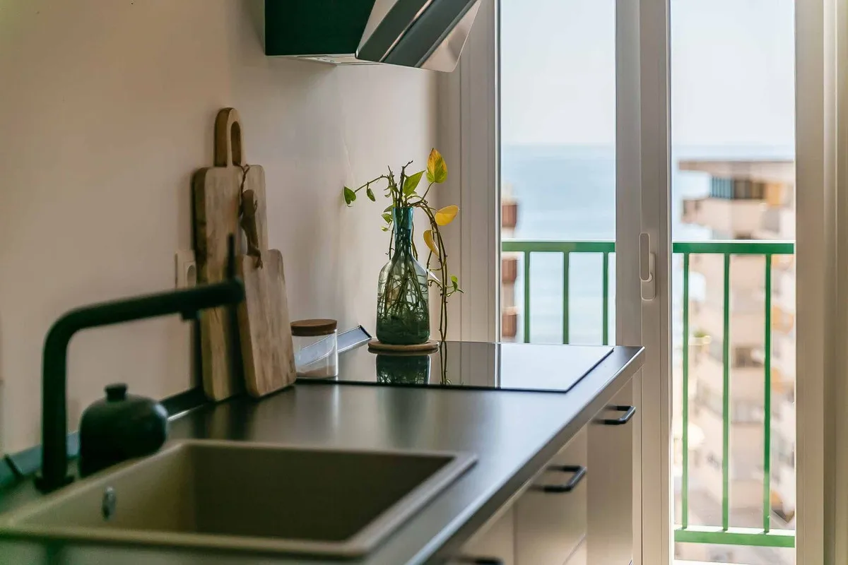 cba563a7-4d3e-48e8-9172-46629bdacc3c