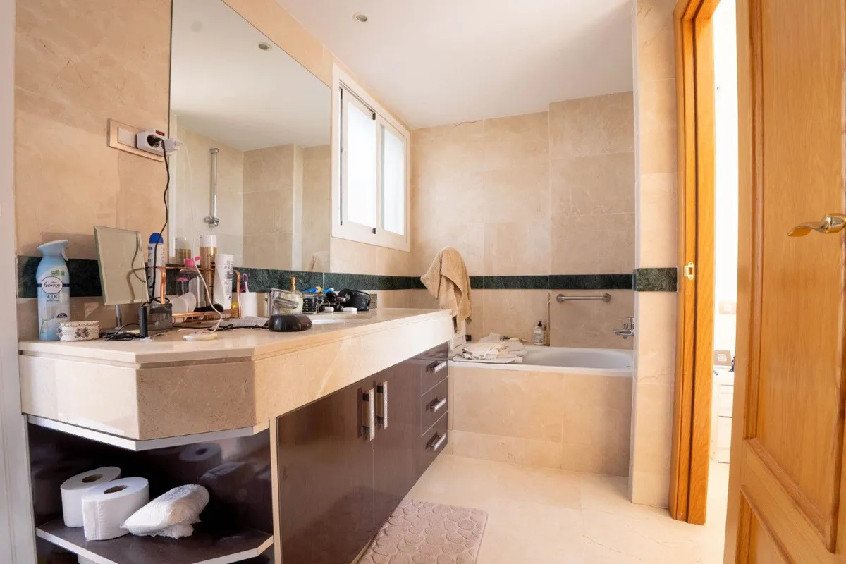 7c05a619-45b7-412d-8f40-c076b774ebc6