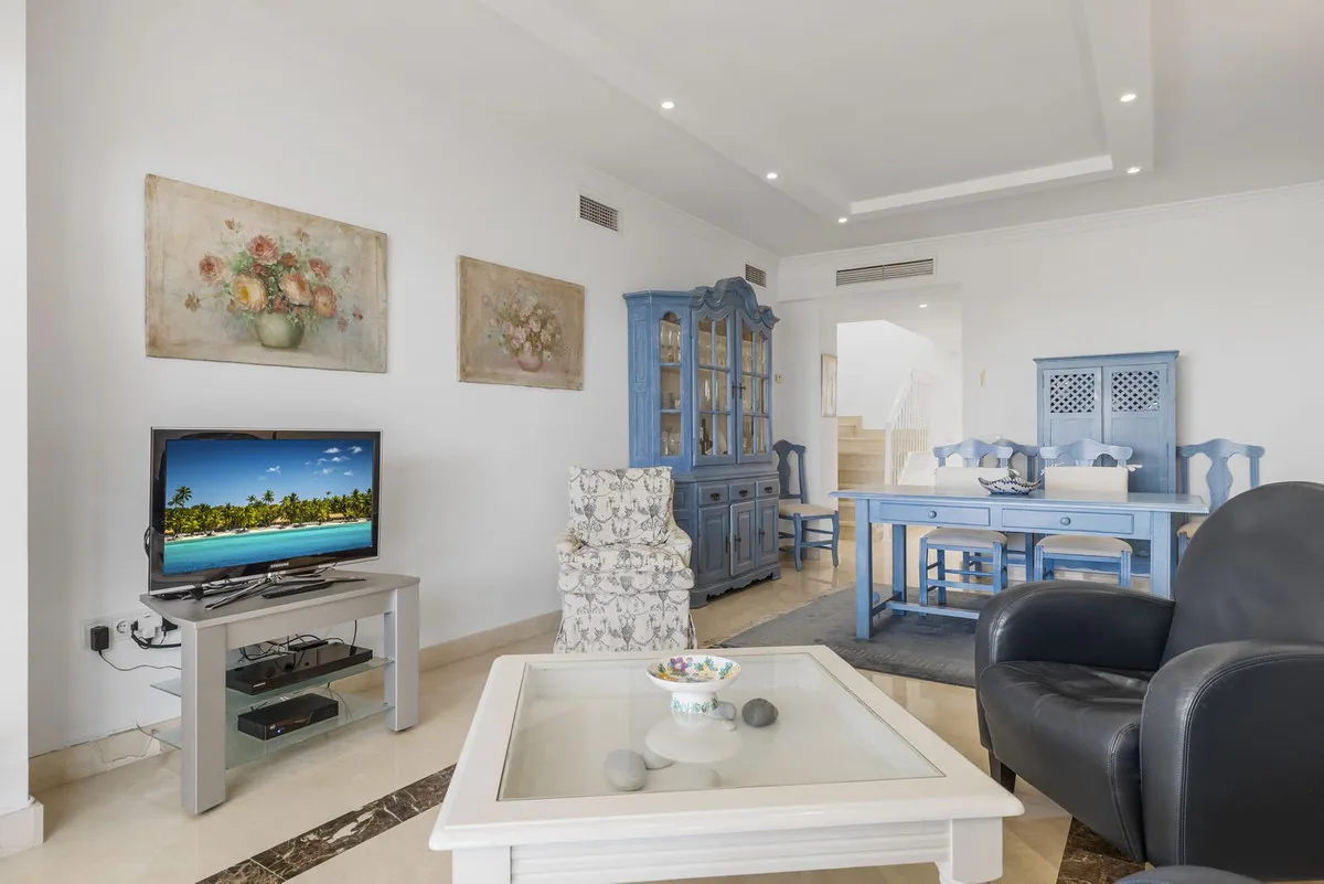 e8f0dff4-97c3-4e82-a753-516f9e58bb60