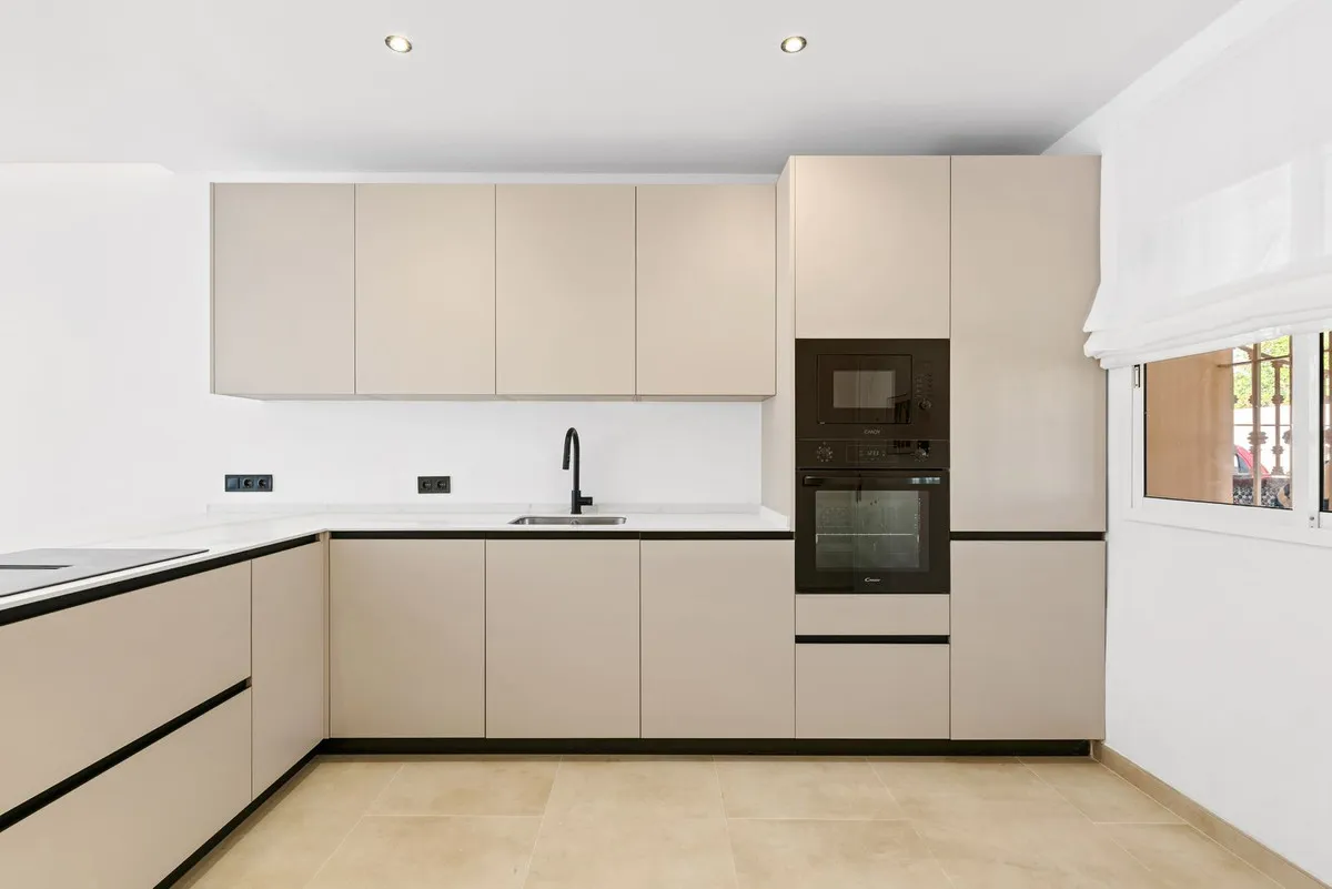 a1d583fc-19d9-4ed2-a062-f0d38b512abd