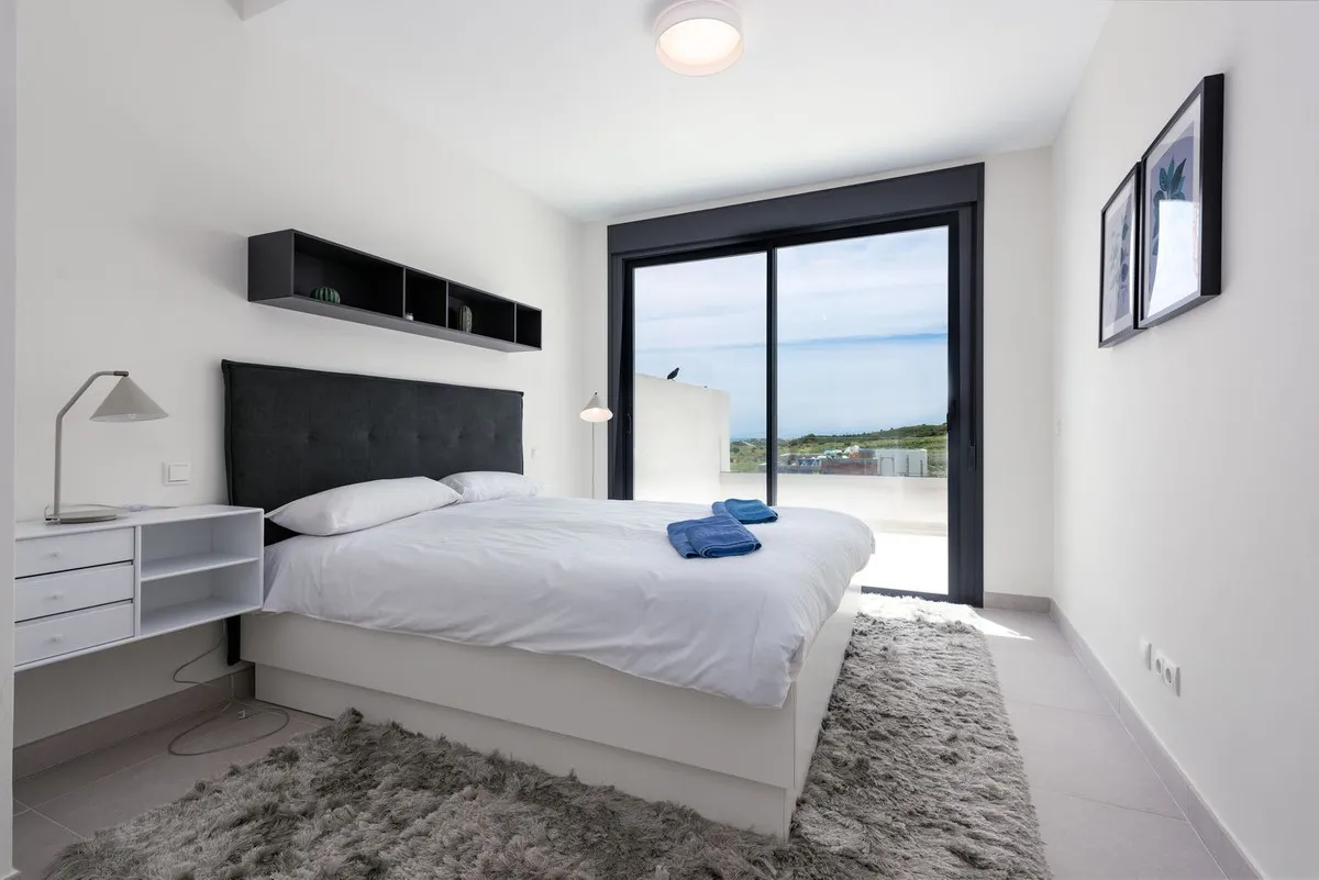 b6c3d1db-64f7-4523-95bf-d3550ace3241