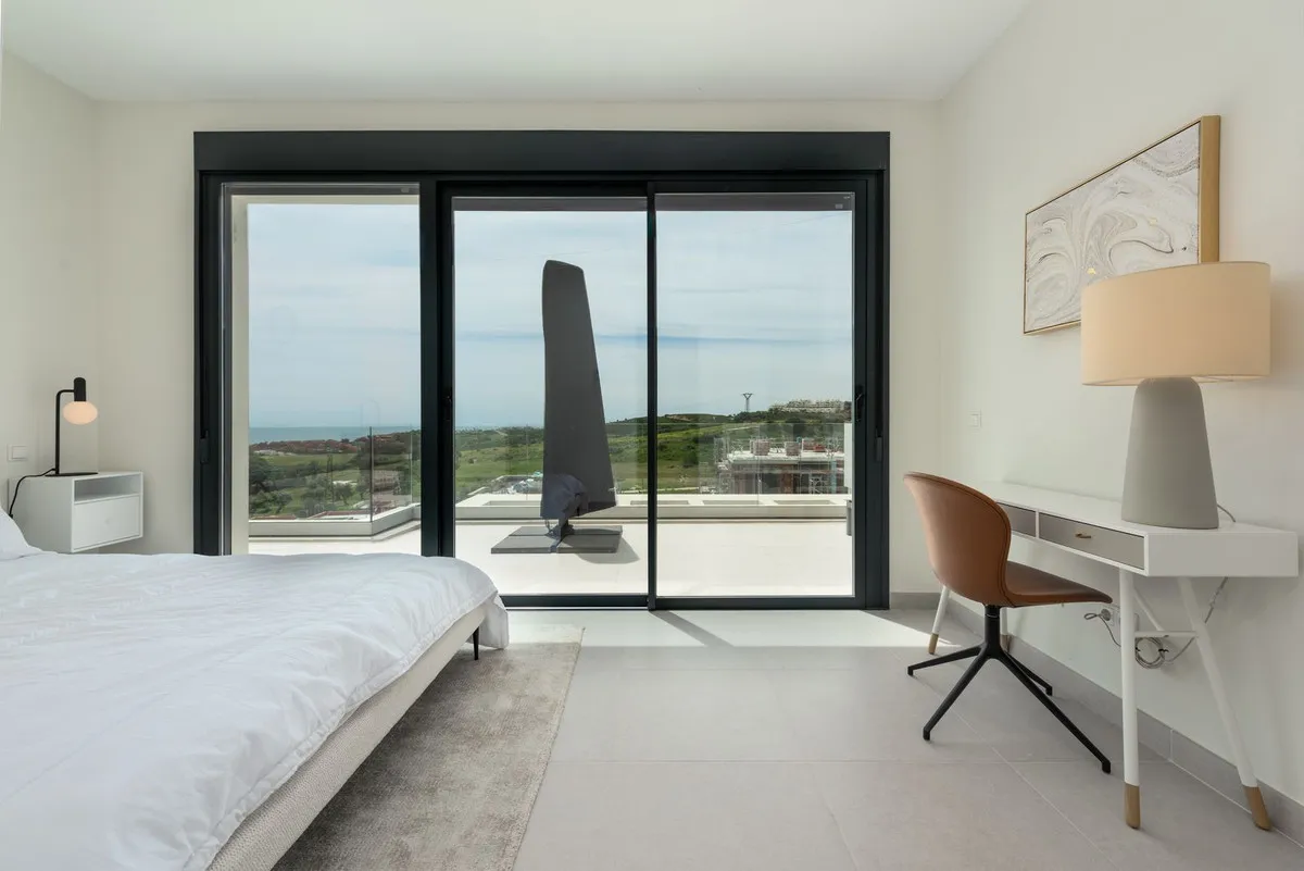 ef6493b3-4bd1-4e51-8e62-0dd6e494d8d4