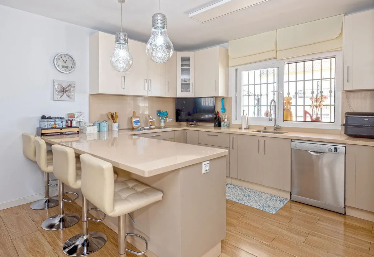 1d63b121-7d2f-4f41-830b-fe2e7e70a4b6