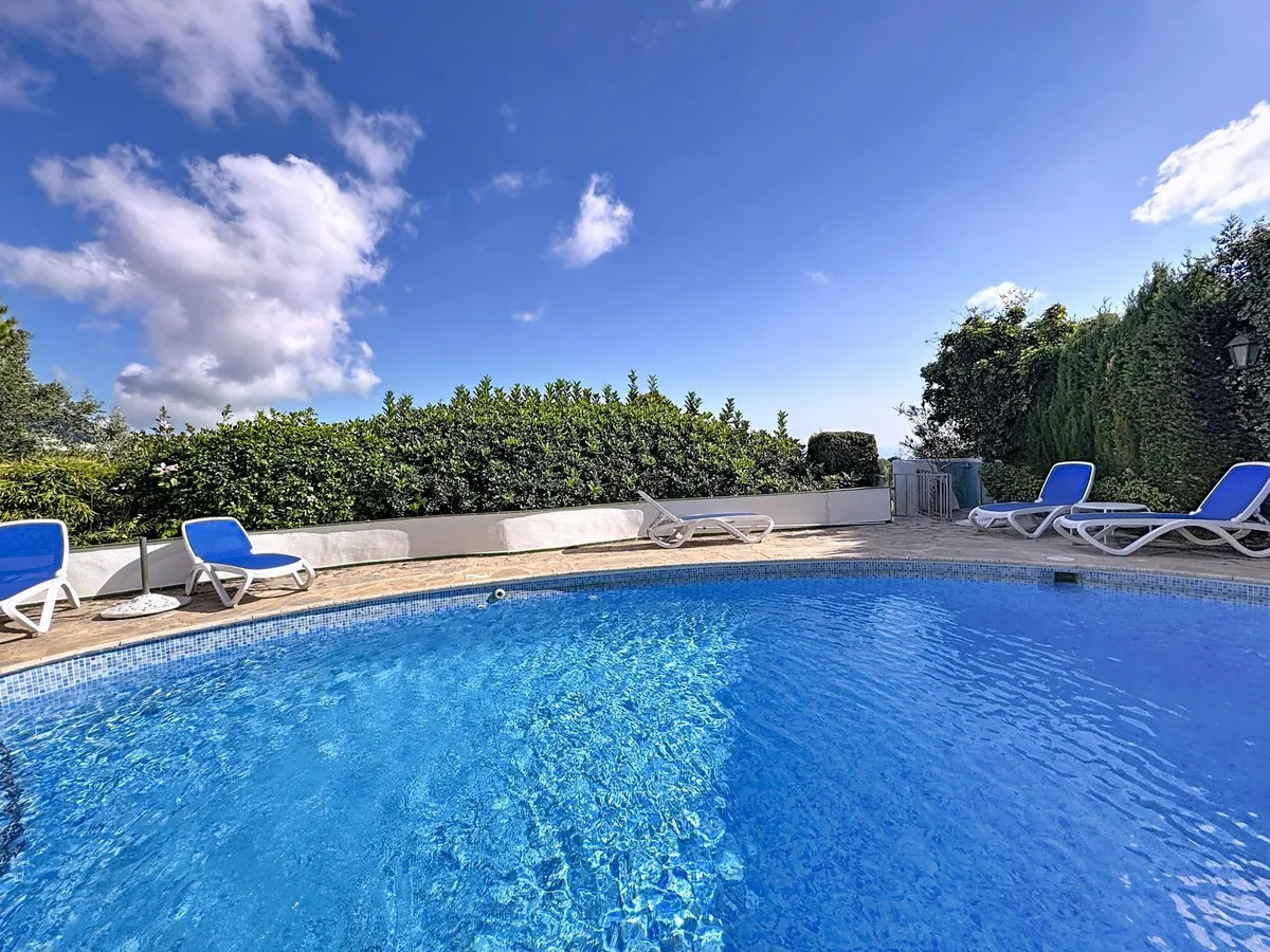 d09f55ca-84cc-4b04-aa8a-e3ab7fa9f71e