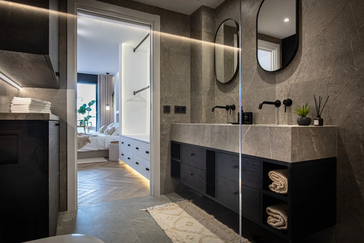 c9878f1e-5537-4ab7-8568-72f7f243d63b