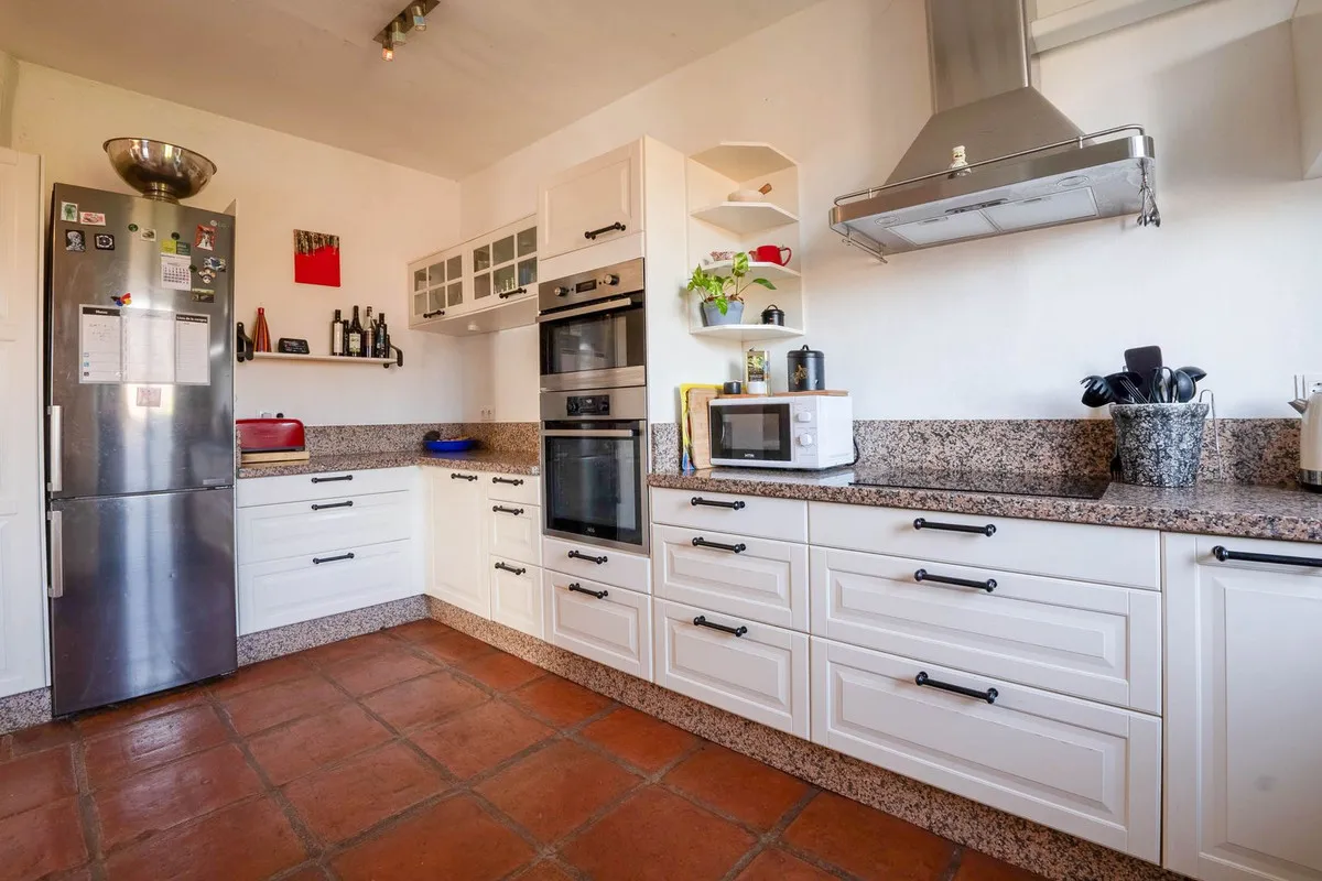 0874b4f2-0fa1-4cf4-a6a8-3054f95127cf