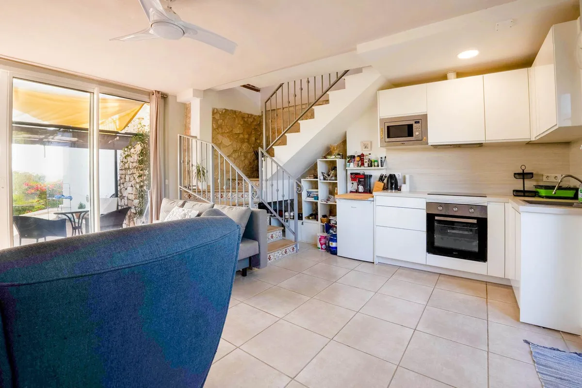 17f6c553-a835-4656-bb53-3b051372f987