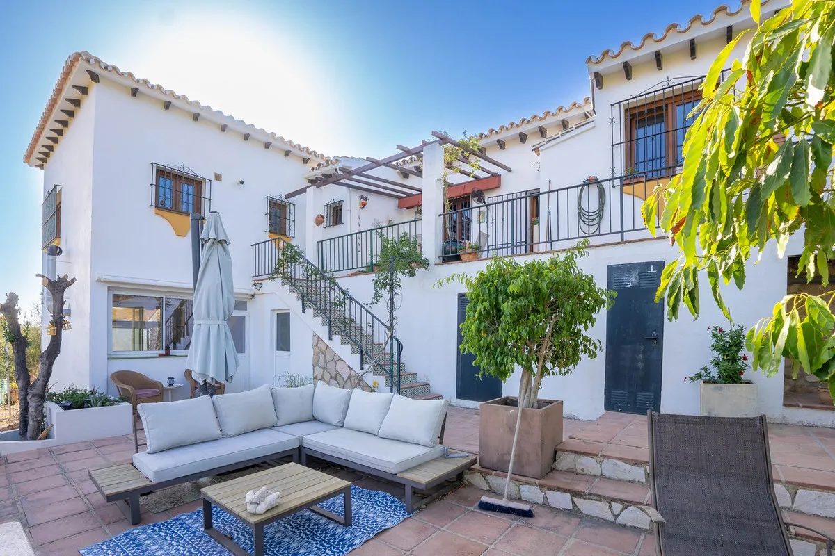 a6698a89-f69b-4619-851a-f93d1206079b