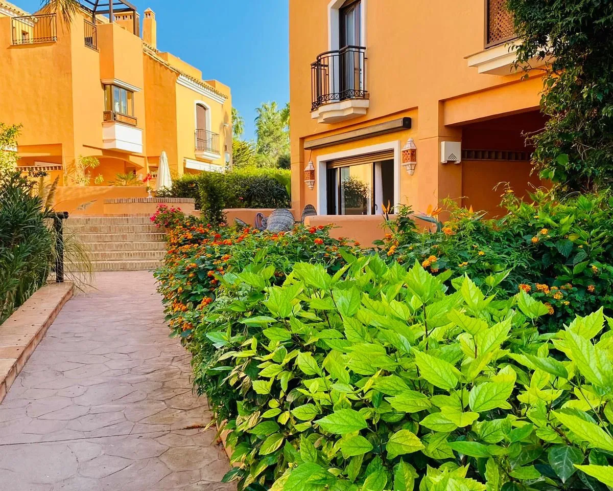 b8dc1a9f-77b0-43dc-b547-02fa956d87b1