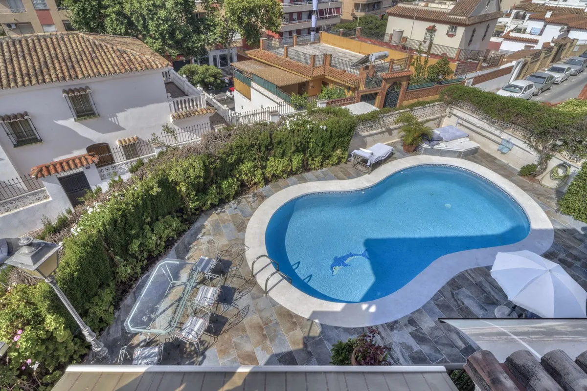 70b8056f-fe93-4901-bce4-45ed80677c15