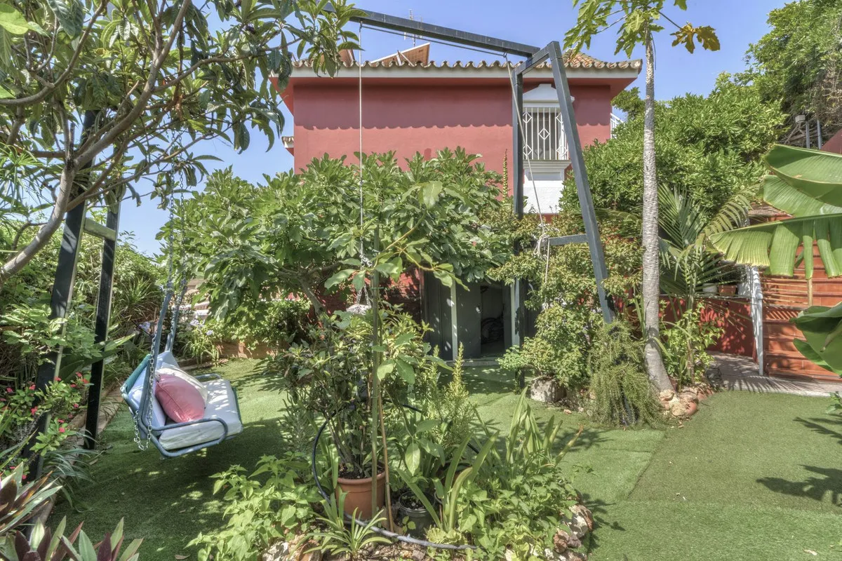 e7248473-0e78-4322-b288-370b5030fc66