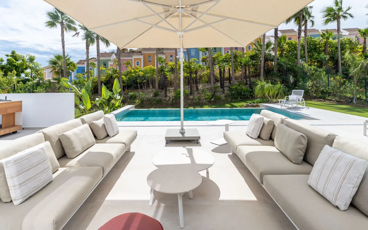 d9602462-47b4-458c-b4b4-e7b99ec943e8