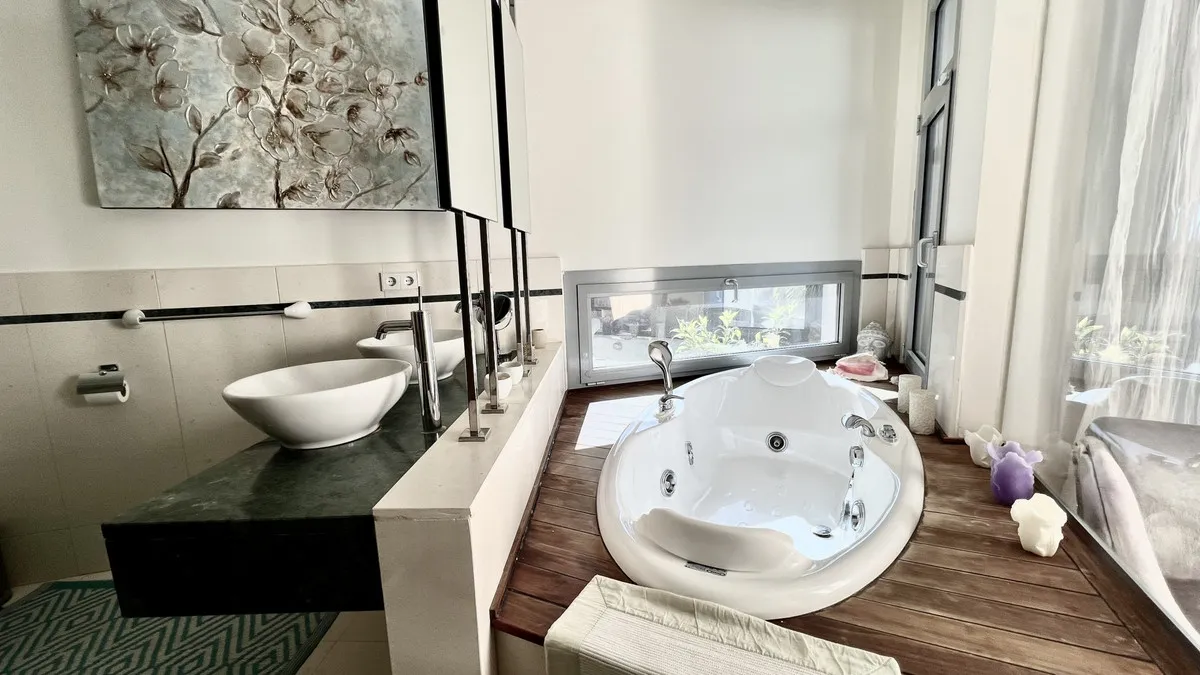 0e99dcae-b88f-4266-b724-517d6a847b44