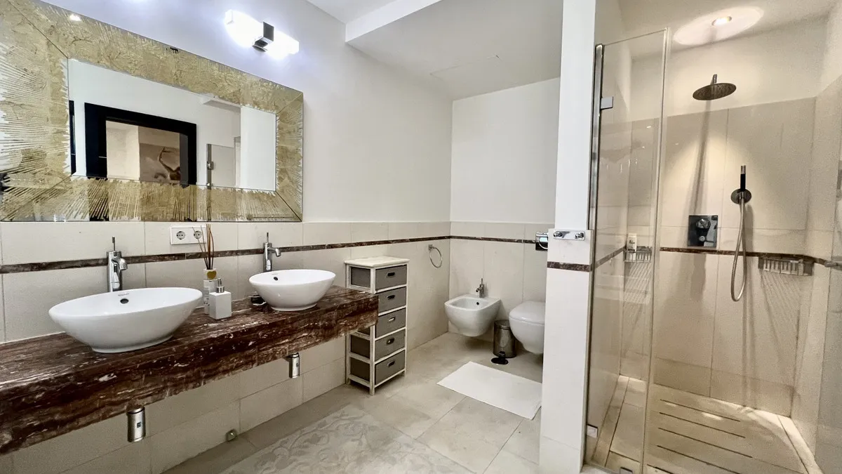 5aaf85b9-f87f-445b-8171-a6dfc033082b