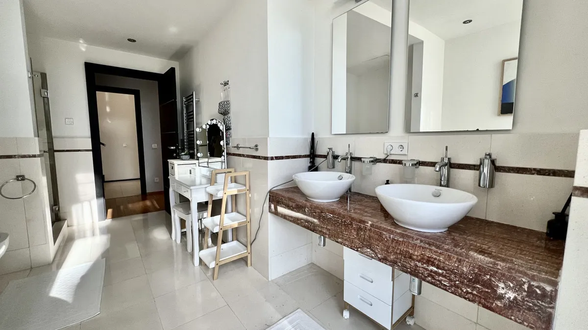 d6f8d338-bcc6-4b1f-a0f4-f587982a63fb