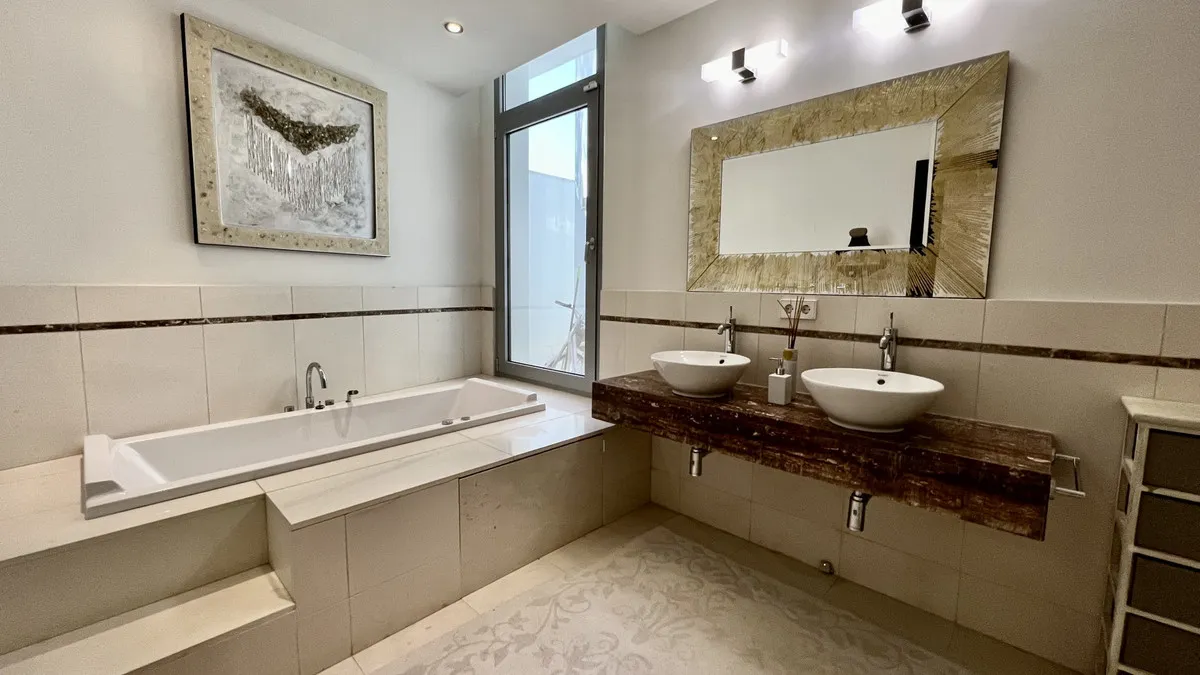 e7454d57-4e55-4ab9-b52a-988348f3c519