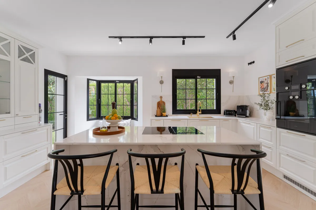 a2709bd1-7ab5-4ef3-bbb5-0853774a8a59