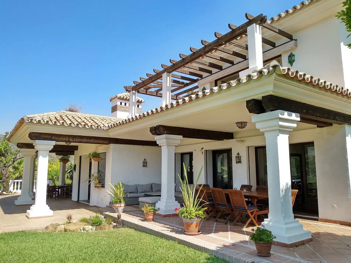 Andalusian Villa Finca at Lago de Istán