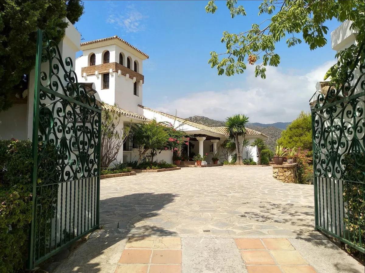 c380b475-0801-4798-8560-bb5fdb880ec4