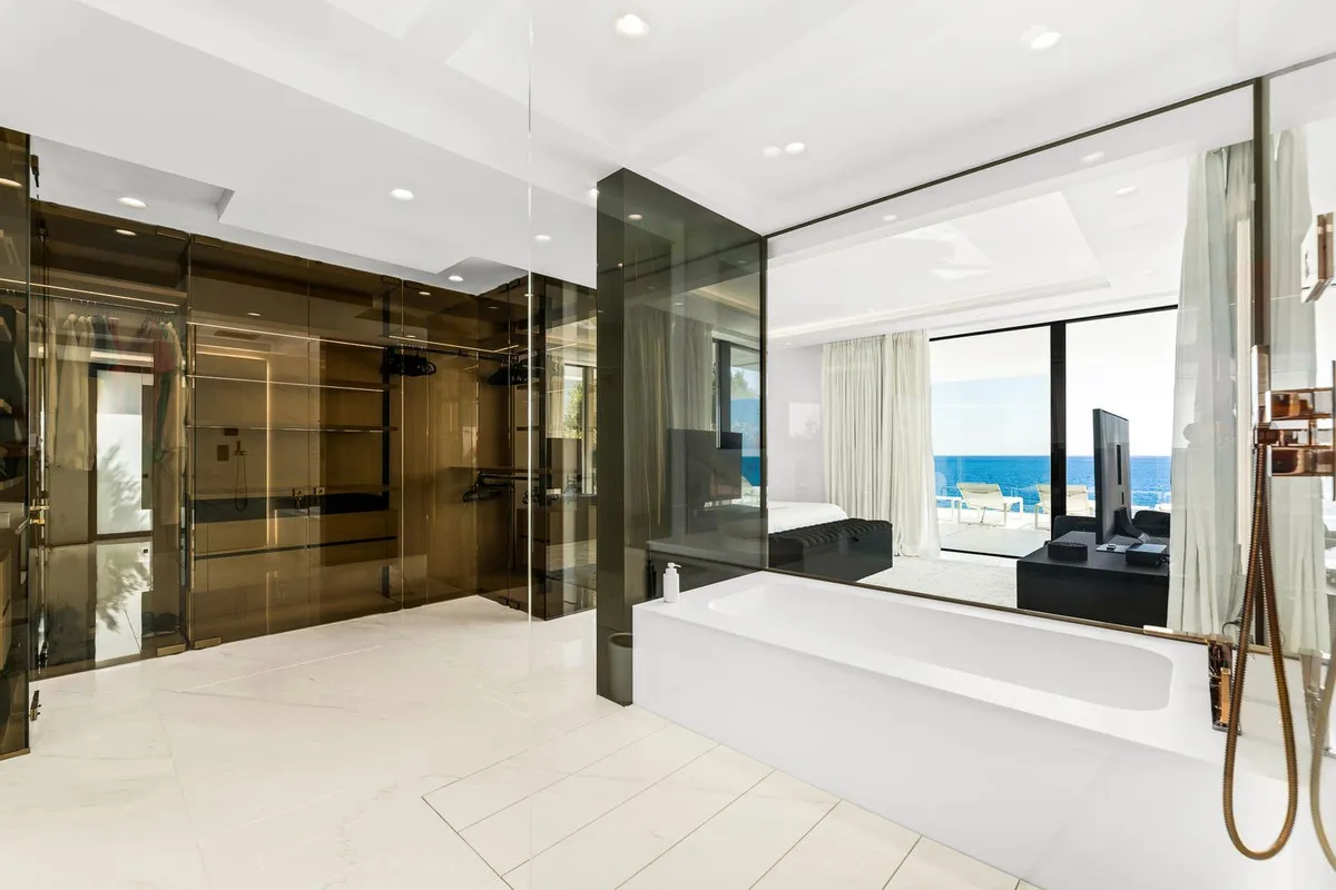 70ffd5bd-77b6-4953-a5df-c429ec003c39