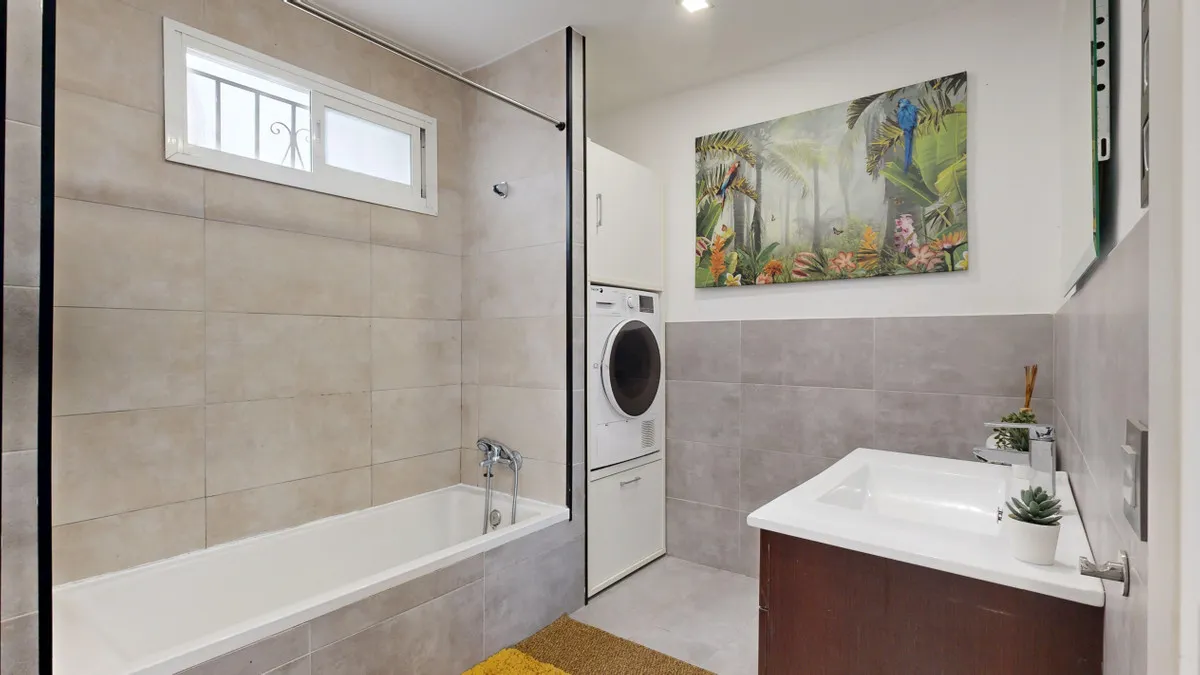 19931242-bdec-4147-a0f3-7f2511a303fe