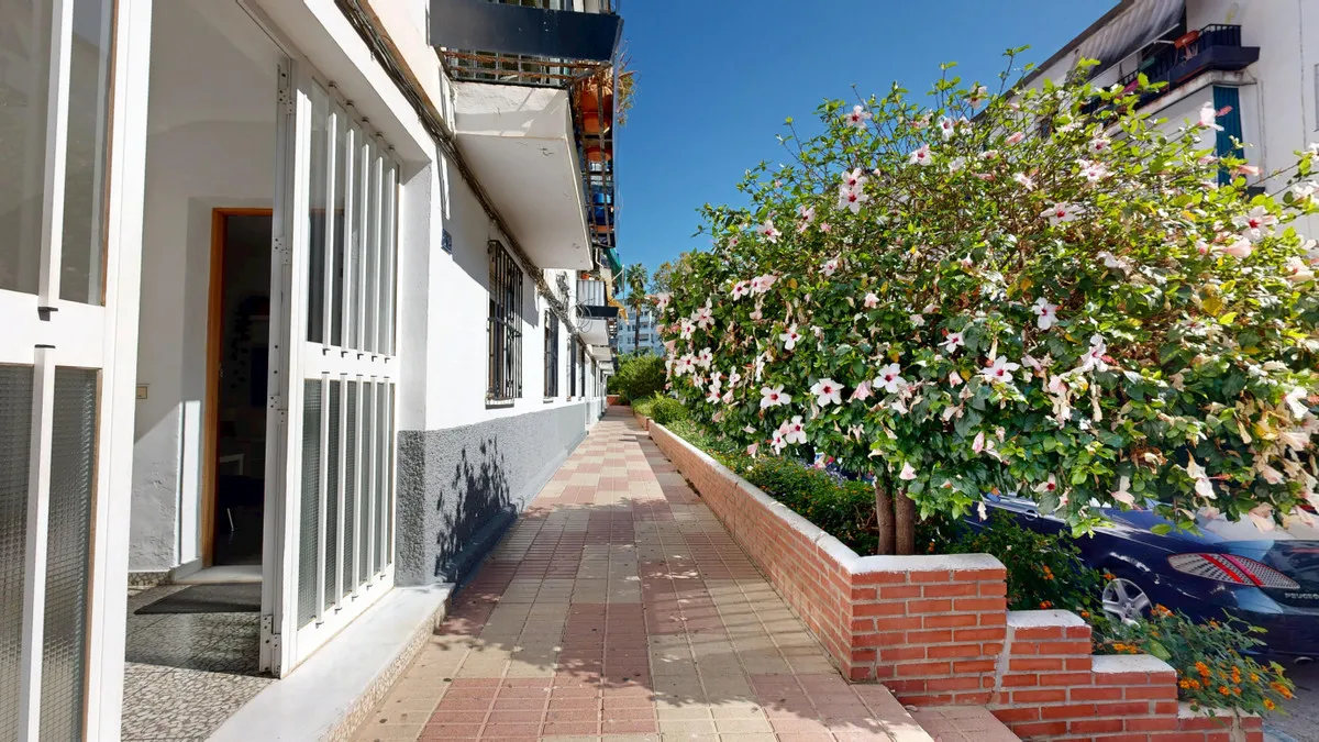 e74b7b6a-8966-47a9-8c32-5d7f12966bbc