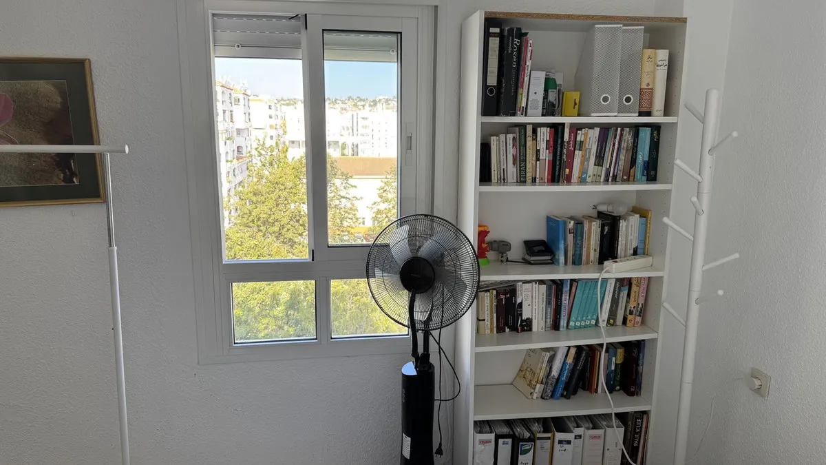 0d8f42a5-8146-4a44-8b7f-364763f6f63a