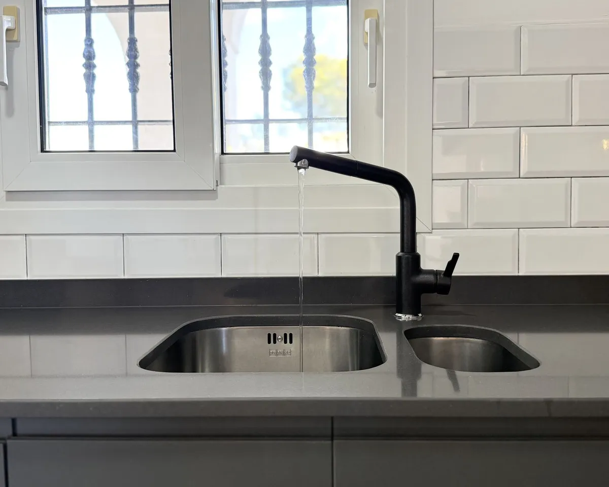 344fb808-dfe8-4db8-b549-5aa8fec8d65b