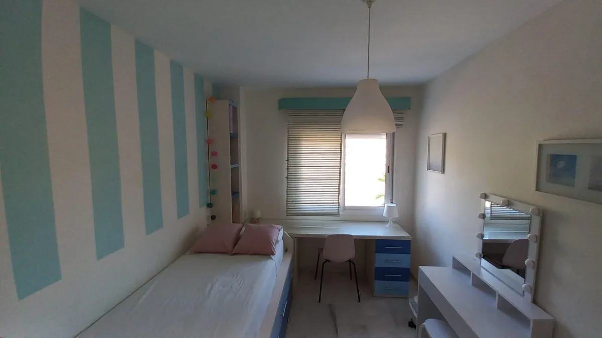 e8fd53a9-d7f5-4776-b8a7-e913144368fe