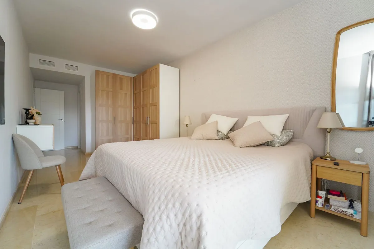 7fb36b5b-b113-4d3d-9842-3326f254b3e8