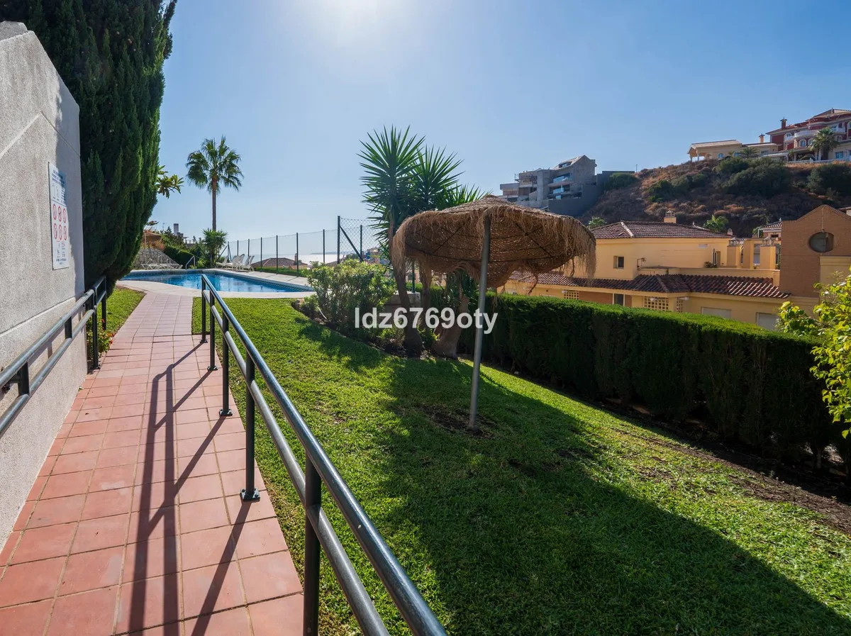 b2956d5a-1b06-4240-95cb-e6bc0ca25130