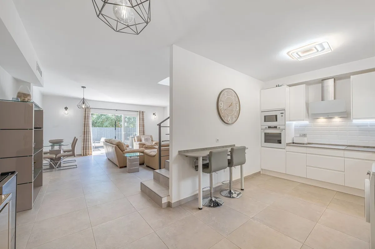 bad89cac-e480-44ed-9cd7-6c0903baffe8