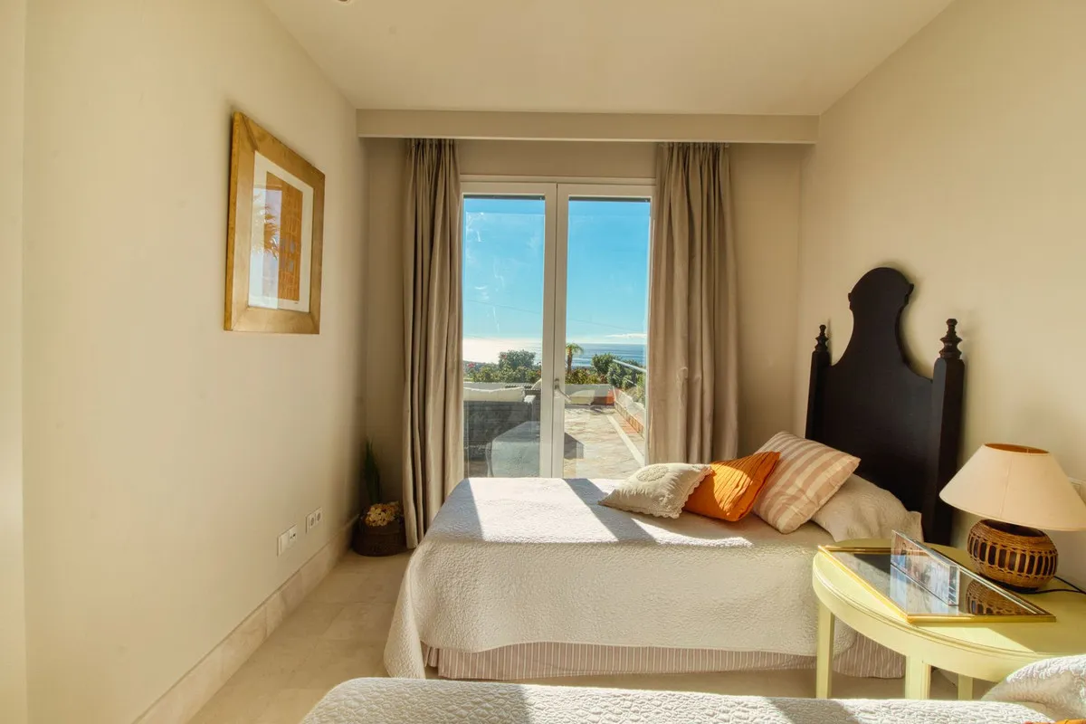 4f1ef6b4-218b-48c8-bf21-de70f102df01