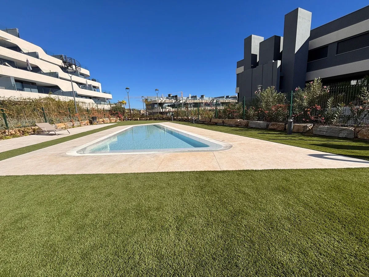 8f8536aa-9bc0-4ff4-a571-e1bed05ff378