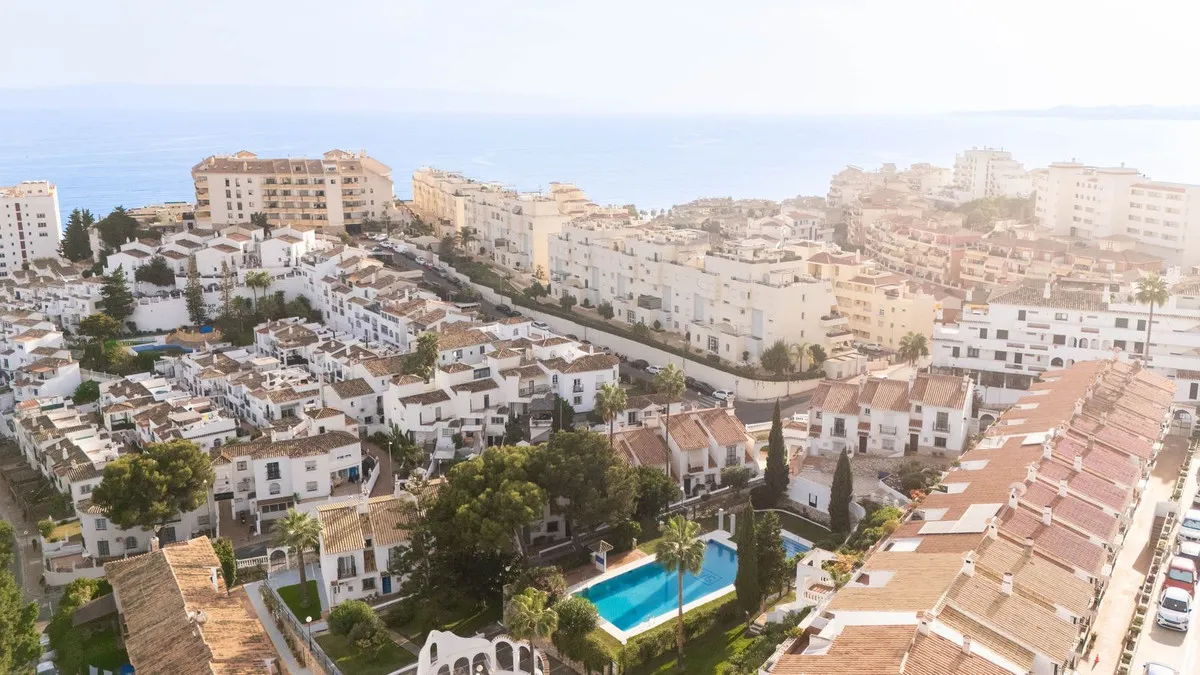 c1753590-856a-4baf-87b5-b32d80691393