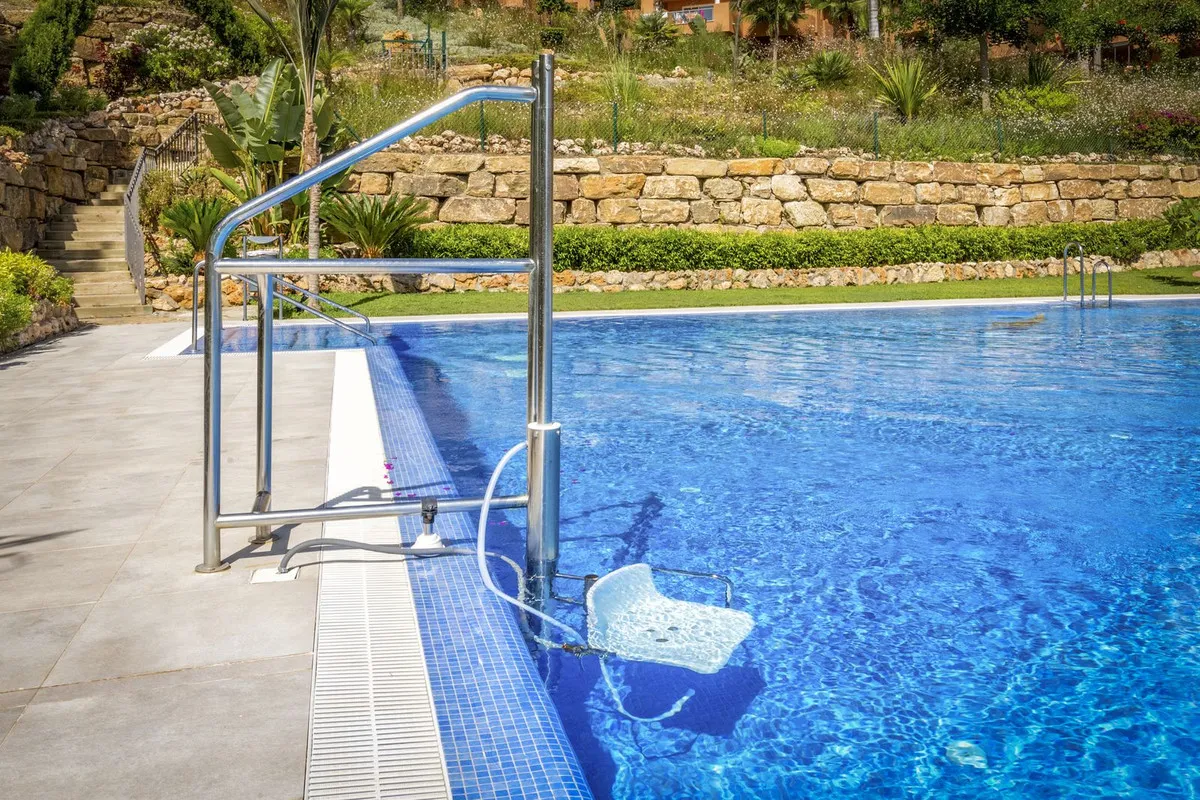 fa9fd86d-f9f0-4950-bf04-d146470158f0